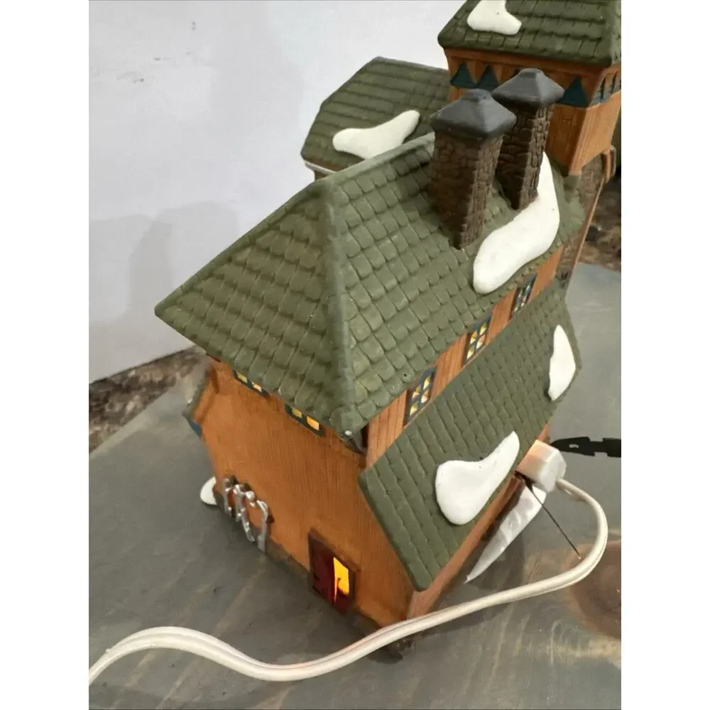 Dept 56 New England Village MCGREBE CUTTERS & SLEIGHS #56405 Lighted House 1991